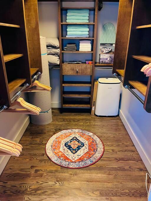 Sunny Penthouse On 17Th Ave, 1 Bedroom, 1 Loft Bed With Ladder, 1 Sofa Bed, Sleeps 6, Downtown Calgary Ngoại thất bức ảnh